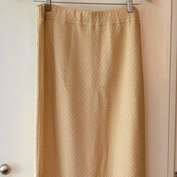 St. John Collection Long Boucle Knit Skirt Size 8 Light Yellow-Cream Color - Picture 2 of 10
